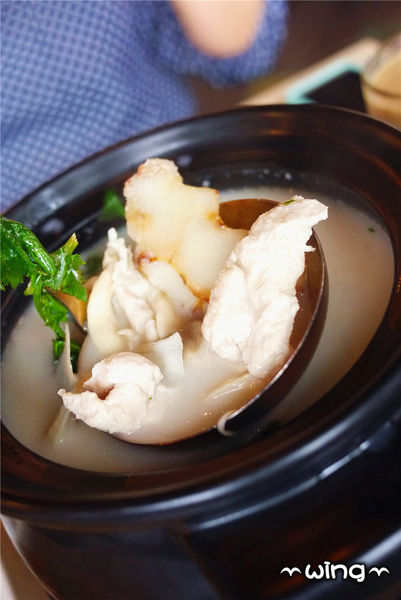 饗泰多泰式餐廳：［台北東區］創意泰式料理餐廳。【饗泰多Siam More】青木瓜沙拉/打拋豬/金錢魚餅體驗(忠孝復興站美食餐廳)