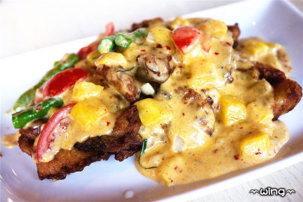 饗泰多泰式餐廳：［台北東區］創意泰式料理餐廳。【饗泰多Siam More】青木瓜沙拉/打拋豬/金錢魚餅體驗(忠孝復興站美食餐廳)