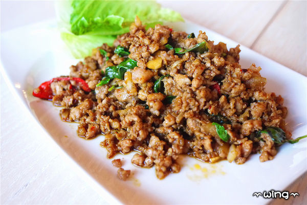 饗泰多泰式餐廳：［台北東區］創意泰式料理餐廳。【饗泰多Siam More】青木瓜沙拉/打拋豬/金錢魚餅體驗(忠孝復興站美食餐廳)