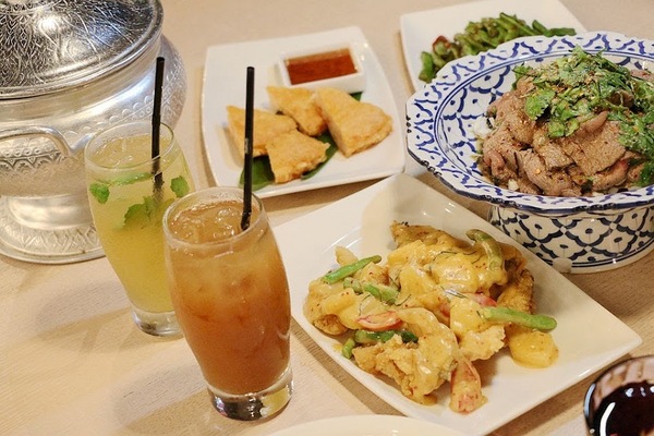 饗泰多泰式餐廳：【羽諾食記】饗泰多Siam More 泰式風格餐廳(忠孝店)♥Bistro 98大樓♥東區&捷運忠孝復興站美食