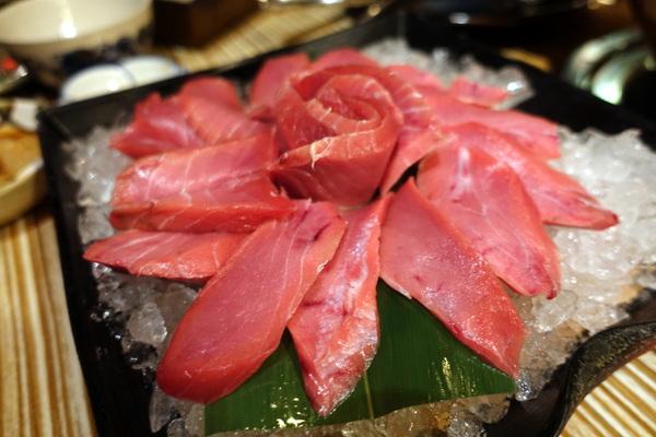 樂烹鍋物:(胖樺食記) 上引水產高檔火鍋「樂烹鍋物」。都市也可品嘗到來自遠洋的海味。台北美食/濱江街/老饕精選海鮮鍋/美國安格斯牛小排