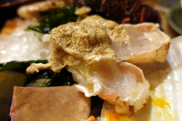 樂烹鍋物:(胖樺食記) 上引水產高檔火鍋「樂烹鍋物」。都市也可品嘗到來自遠洋的海味。台北美食/濱江街/老饕精選海鮮鍋/美國安格斯牛小排