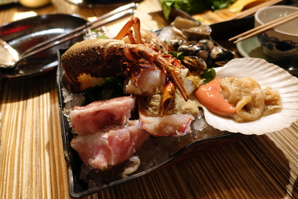 樂烹鍋物:(胖樺食記) 上引水產高檔火鍋「樂烹鍋物」。都市也可品嘗到來自遠洋的海味。台北美食/濱江街/老饕精選海鮮鍋/美國安格斯牛小排