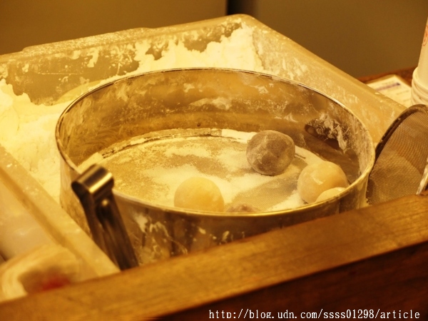 穀色穀香白羊道手工麻糬:【美食特搜。屏東恆春鎮】白羊道柴燒麻糬。恆春必吃美食 超人氣柴燒麻糬 純米手作的好滋味