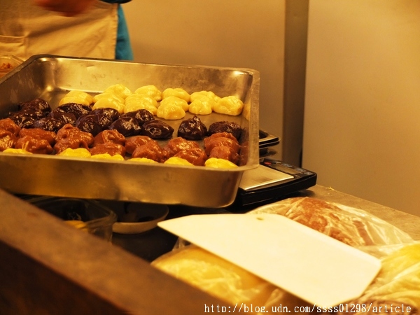 穀色穀香白羊道手工麻糬:【美食特搜。屏東恆春鎮】白羊道柴燒麻糬。恆春必吃美食 超人氣柴燒麻糬 純米手作的好滋味