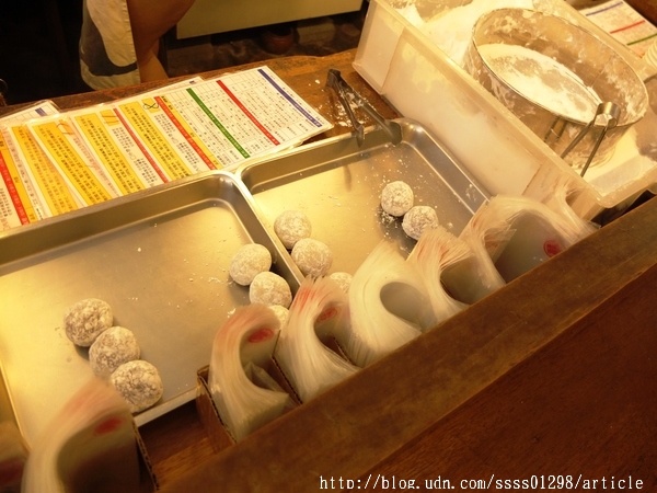 穀色穀香白羊道手工麻糬:【美食特搜。屏東恆春鎮】白羊道柴燒麻糬。恆春必吃美食 超人氣柴燒麻糬 純米手作的好滋味