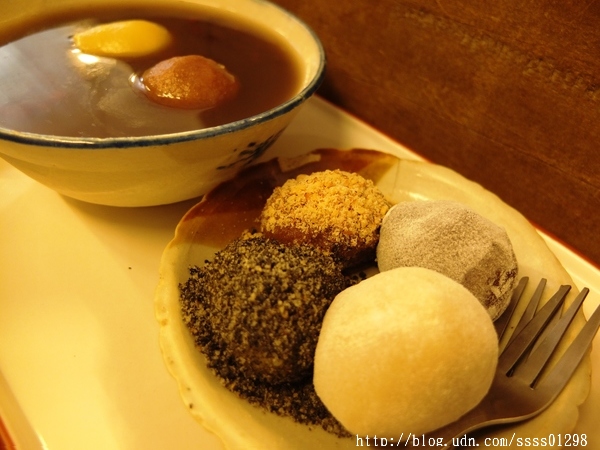 穀色穀香白羊道手工麻糬:【美食特搜。屏東恆春鎮】白羊道柴燒麻糬。恆春必吃美食 超人氣柴燒麻糬 純米手作的好滋味