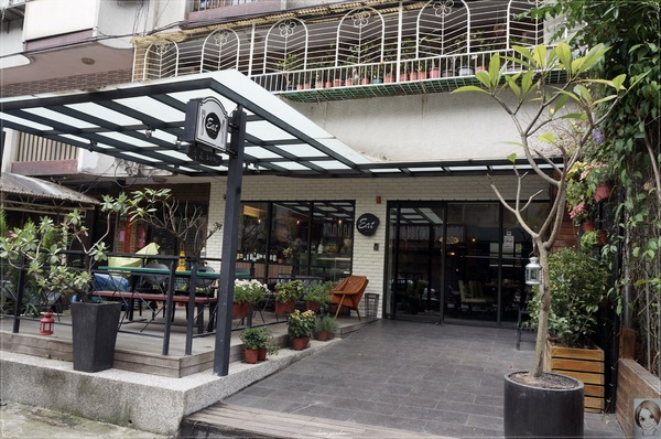 Eat Eat 意義Bistro：[試吃]台北捷運忠孝復興站Eat Eat Bistro~肥美鮮蝦&厚實干貝的美味義大利麵