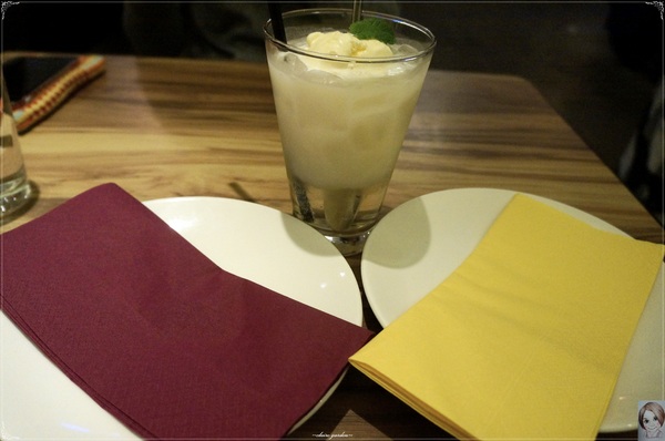 Eat Eat 意義Bistro：[試吃]台北捷運忠孝復興站Eat Eat Bistro~肥美鮮蝦&厚實干貝的美味義大利麵