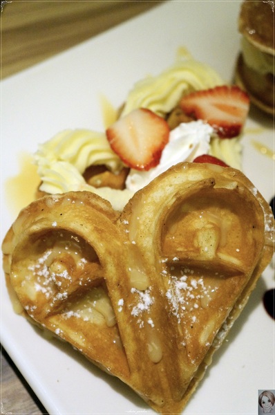 Eat Eat 意義Bistro：[試吃]台北捷運忠孝復興站Eat Eat Bistro~肥美鮮蝦&厚實干貝的美味義大利麵