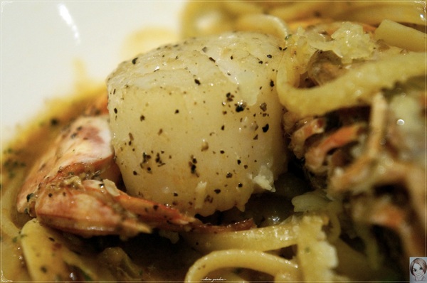 Eat Eat 意義Bistro：[試吃]台北捷運忠孝復興站Eat Eat Bistro~肥美鮮蝦&厚實干貝的美味義大利麵