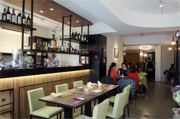 Eat Eat 意義Bistro：[試吃]台北捷運忠孝復興站Eat Eat Bistro~肥美鮮蝦&厚實干貝的美味義大利麵