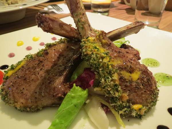 Eat Eat 意義Bistro：【口碑券NO.59】甜點有加分，但還是吃氣氛居多的＂Eat Eat 意義Bistro＂食記