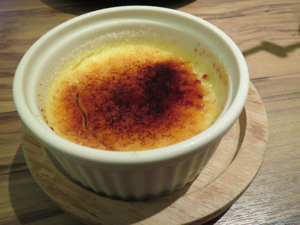 Eat Eat 意義Bistro：【口碑券NO.59】甜點有加分，但還是吃氣氛居多的＂Eat Eat 意義Bistro＂食記