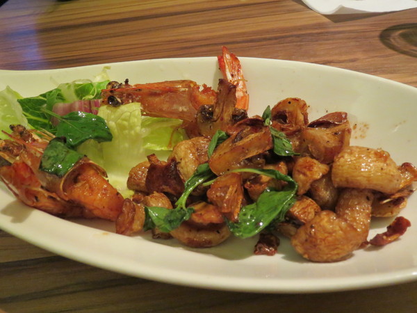 Eat Eat 意義Bistro：【口碑券NO.59】甜點有加分，但還是吃氣氛居多的＂Eat Eat 意義Bistro＂食記