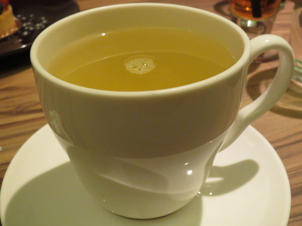 Eat Eat 意義Bistro：【口碑券NO.59】甜點有加分，但還是吃氣氛居多的＂Eat Eat 意義Bistro＂食記