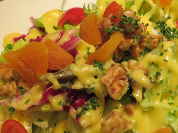 Eat Eat 意義Bistro：【口碑券NO.59】甜點有加分，但還是吃氣氛居多的＂Eat Eat 意義Bistro＂食記