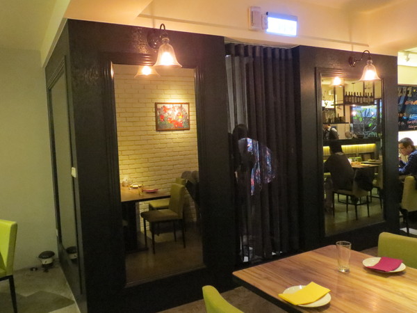 Eat Eat 意義Bistro：【口碑券NO.59】甜點有加分，但還是吃氣氛居多的＂Eat Eat 意義Bistro＂食記