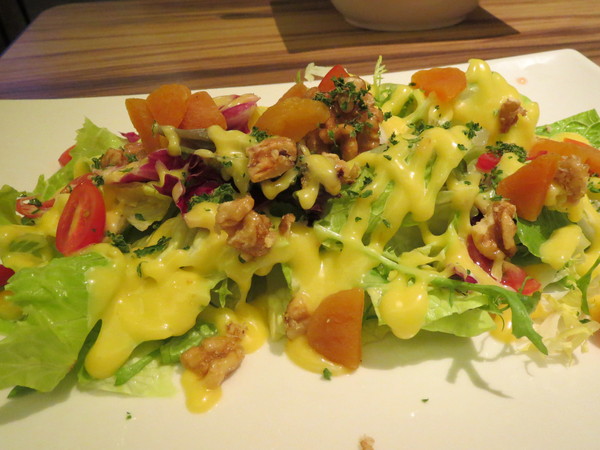 Eat Eat 意義Bistro：【口碑券NO.59】甜點有加分，但還是吃氣氛居多的＂Eat Eat 意義Bistro＂食記