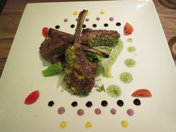 Eat Eat 意義Bistro：【口碑券NO.59】甜點有加分，但還是吃氣氛居多的＂Eat Eat 意義Bistro＂食記