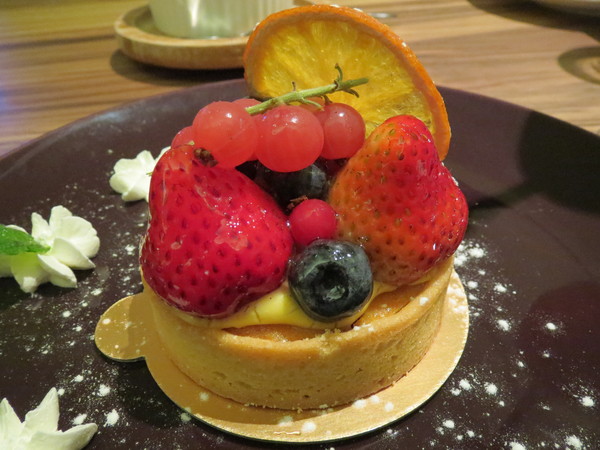 Eat Eat 意義Bistro：【口碑券NO.59】甜點有加分，但還是吃氣氛居多的＂Eat Eat 意義Bistro＂食記