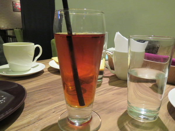 Eat Eat 意義Bistro：【口碑券NO.59】甜點有加分，但還是吃氣氛居多的＂Eat Eat 意義Bistro＂食記