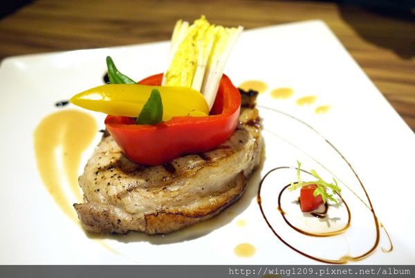 Eat Eat 意義Bistro：品嚐美味義式料理。「Eat Eat意義Bistro」