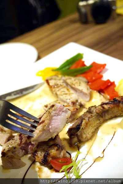 Eat Eat 意義Bistro：品嚐美味義式料理。「Eat Eat意義Bistro」