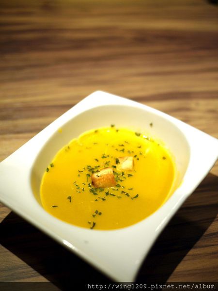 Eat Eat 意義Bistro：品嚐美味義式料理。「Eat Eat意義Bistro」