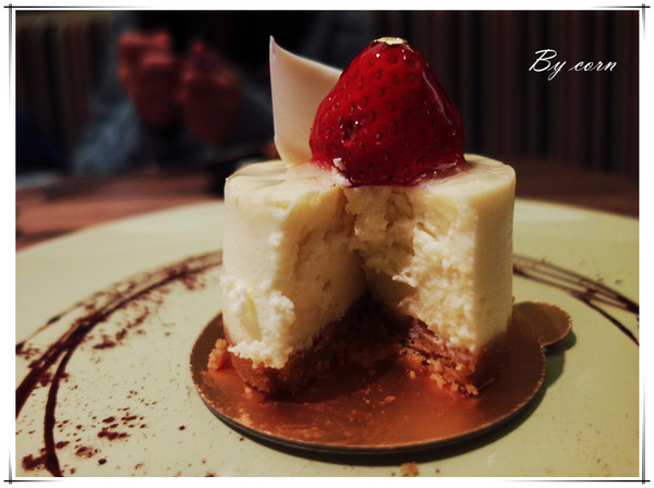 Eat Eat 意義Bistro：【試吃】台北東區§巷弄隱藏美食之藝人簡沛恩開的店→Eat Eat 意義Bistro