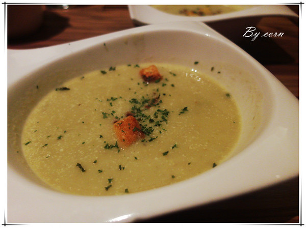 Eat Eat 意義Bistro：【試吃】台北東區§巷弄隱藏美食之藝人簡沛恩開的店→Eat Eat 意義Bistro