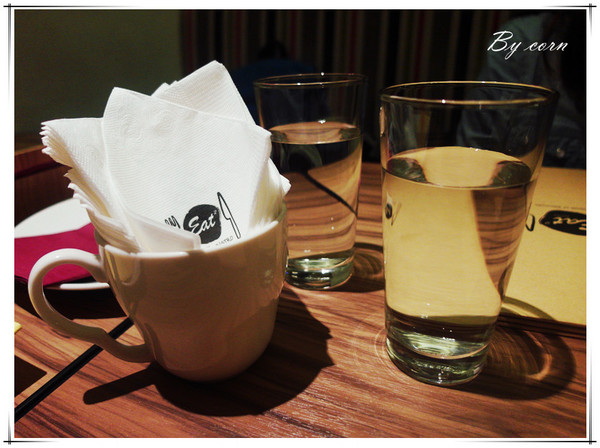 Eat Eat 意義Bistro：【試吃】台北東區§巷弄隱藏美食之藝人簡沛恩開的店→Eat Eat 意義Bistro