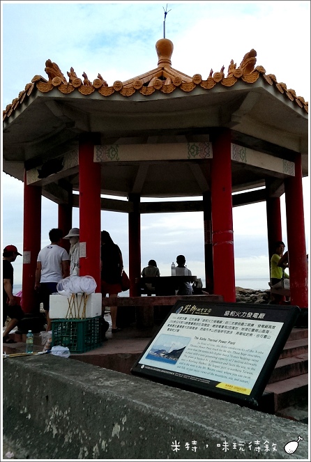 米特，味玩待敘部落格 © MEAT76｜2013-07-14【旅遊紀錄】新北。萬里｜龜吼漁港｜海邊景觀區｜台北難得的清澈海域，親近大海零距離。008.jpg