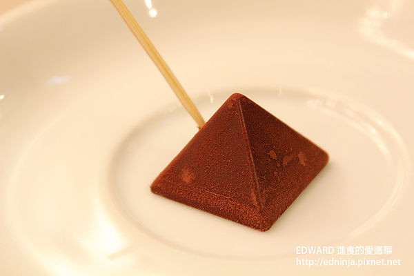 KONAYUKI 粉雪 北海道 Style Cafe：[邀約食記]台北中山 粉雪般的北海道夢幻甜點蛋糕 現在網路也買的到! 粉雪 Konayuki Hokkaido Style Cafe