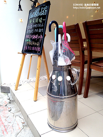 KONAYUKI 粉雪 北海道 Style Cafe：[邀約食記]台北中山 粉雪般的北海道夢幻甜點蛋糕 現在網路也買的到! 粉雪 Konayuki Hokkaido Style Cafe