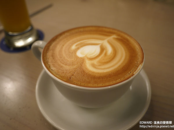 KONAYUKI 粉雪 北海道 Style Cafe：[邀約食記]台北中山 粉雪般的北海道夢幻甜點蛋糕 現在網路也買的到! 粉雪 Konayuki Hokkaido Style Cafe