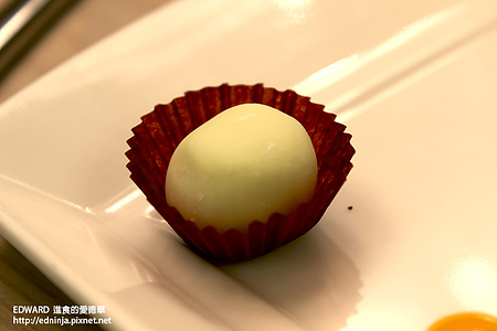 KONAYUKI 粉雪 北海道 Style Cafe：[邀約食記]台北中山 粉雪般的北海道夢幻甜點蛋糕 現在網路也買的到! 粉雪 Konayuki Hokkaido Style Cafe