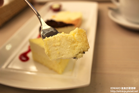 KONAYUKI 粉雪 北海道 Style Cafe：[邀約食記]台北中山 粉雪般的北海道夢幻甜點蛋糕 現在網路也買的到! 粉雪 Konayuki Hokkaido Style Cafe