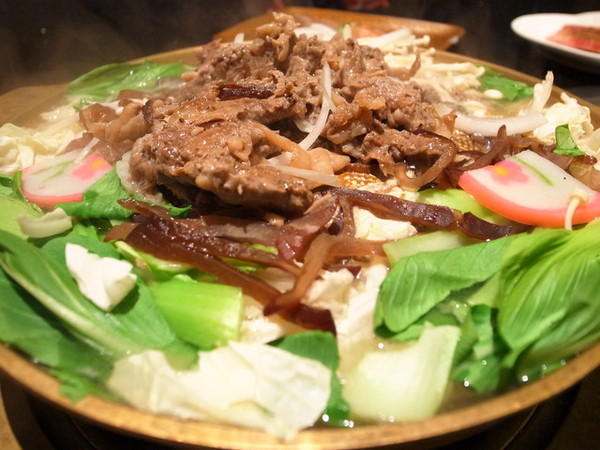 三朵花炭火燒肉‧鍋物：＜台北｜西門｜燒肉＞火鍋。燒肉。韓式料理三合一通通吃到飽！！！