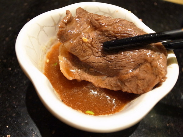 三朵花炭火燒肉‧鍋物：＜台北｜西門｜燒肉＞火鍋。燒肉。韓式料理三合一通通吃到飽！！！