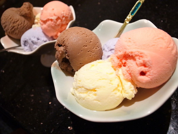 三朵花炭火燒肉‧鍋物：＜台北｜西門｜燒肉＞火鍋。燒肉。韓式料理三合一通通吃到飽！！！