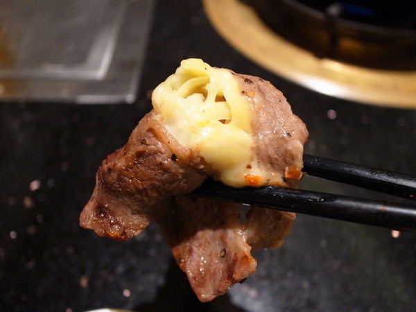 三朵花炭火燒肉‧鍋物：＜台北｜西門｜燒肉＞火鍋。燒肉。韓式料理三合一通通吃到飽！！！