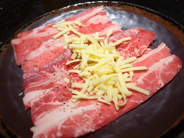 三朵花炭火燒肉‧鍋物：＜台北｜西門｜燒肉＞火鍋。燒肉。韓式料理三合一通通吃到飽！！！