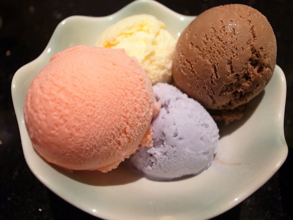 三朵花炭火燒肉‧鍋物：＜台北｜西門｜燒肉＞火鍋。燒肉。韓式料理三合一通通吃到飽！！！