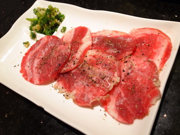 三朵花炭火燒肉‧鍋物：＜台北｜西門｜燒肉＞火鍋。燒肉。韓式料理三合一通通吃到飽！！！