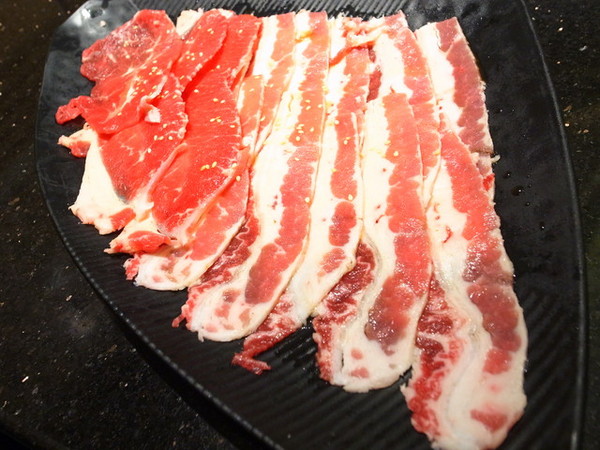 三朵花炭火燒肉‧鍋物：＜台北｜西門｜燒肉＞火鍋。燒肉。韓式料理三合一通通吃到飽！！！