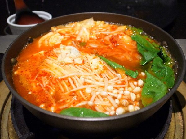 三朵花炭火燒肉‧鍋物：＜台北｜西門｜燒肉＞火鍋。燒肉。韓式料理三合一通通吃到飽！！！