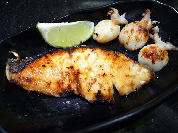 三朵花炭火燒肉‧鍋物：＜台北｜西門｜燒肉＞火鍋。燒肉。韓式料理三合一通通吃到飽！！！