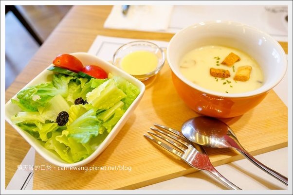 Love One Cafe (19).jpg