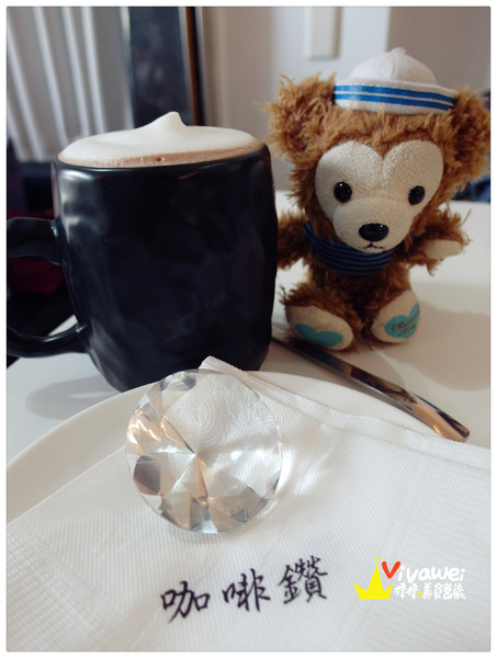 咖啡鑽:台中市東區|需要手套才能掌握的超厚實鬆餅『咖啡鑽』